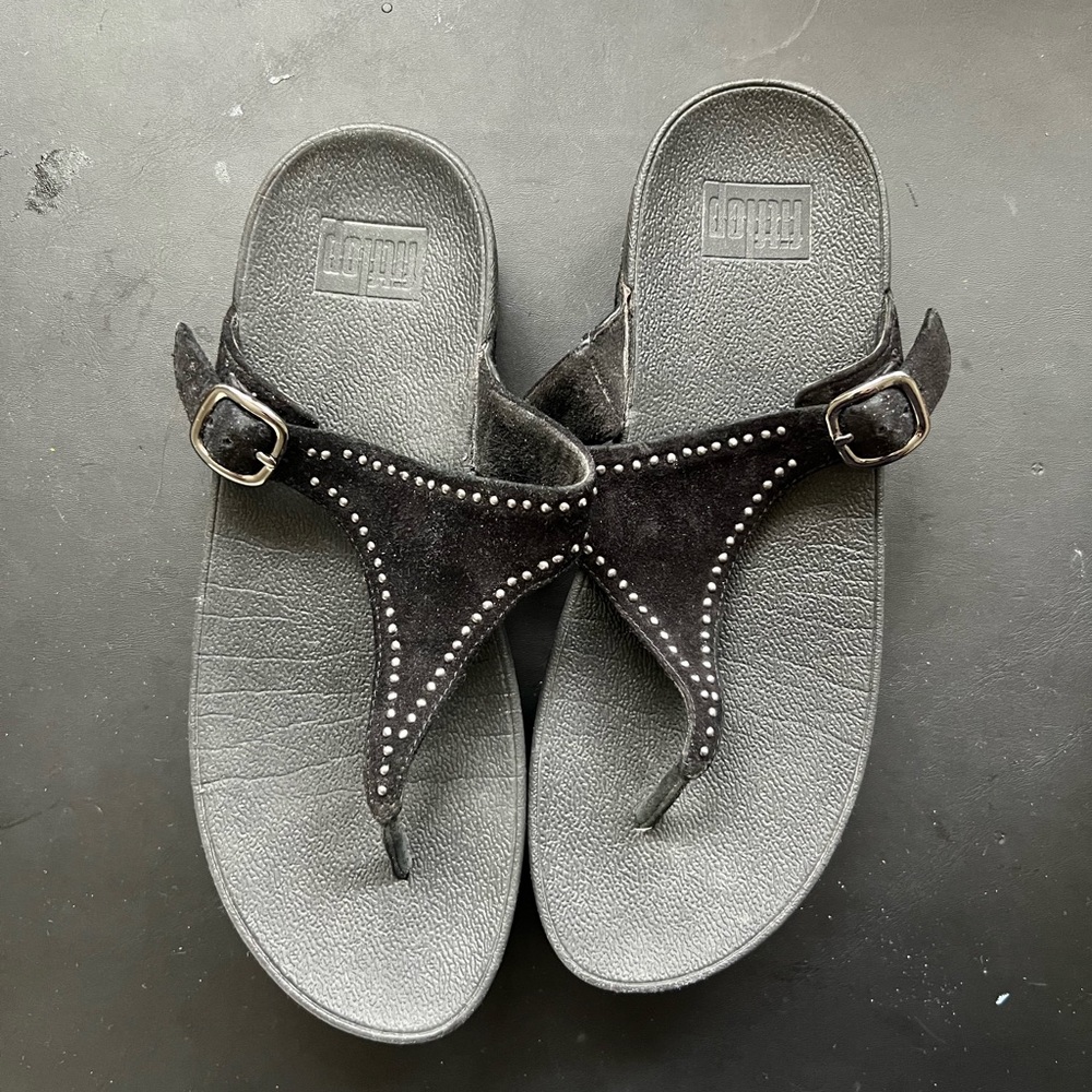 FitFlop thong sandals size 9/41